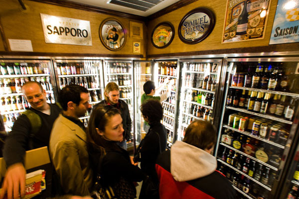 Choose from 800+ beers at The Foodery